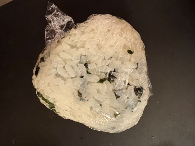石巻産わかめを使用したわかめのおにぎり