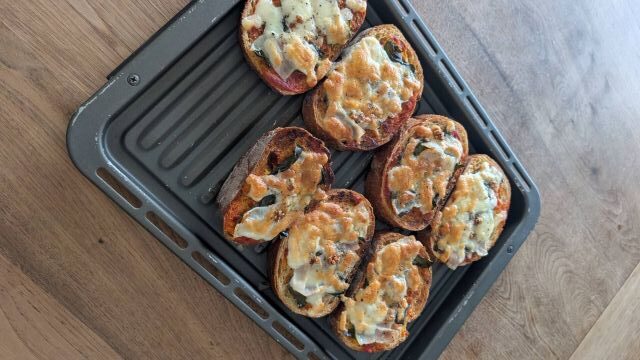 福島産茄子を使用した野菜のピザトースト