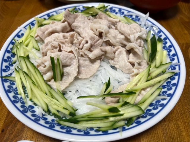 福島県産きゅうりと浜松市産玉ねぎの豚しゃぶサラダ