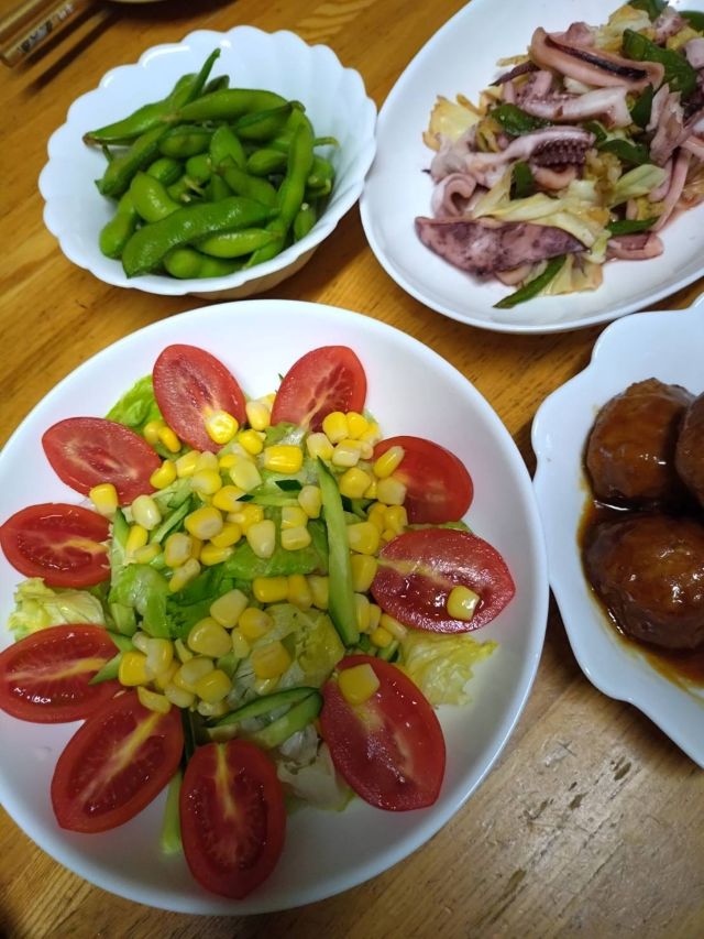 沼田市産枝豆や足立区産フルーツトマトのサラダなど野菜をふんだんに使ったお料理