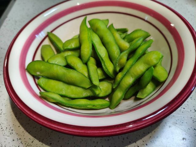 購入した足立区産の枝豆の塩茹で