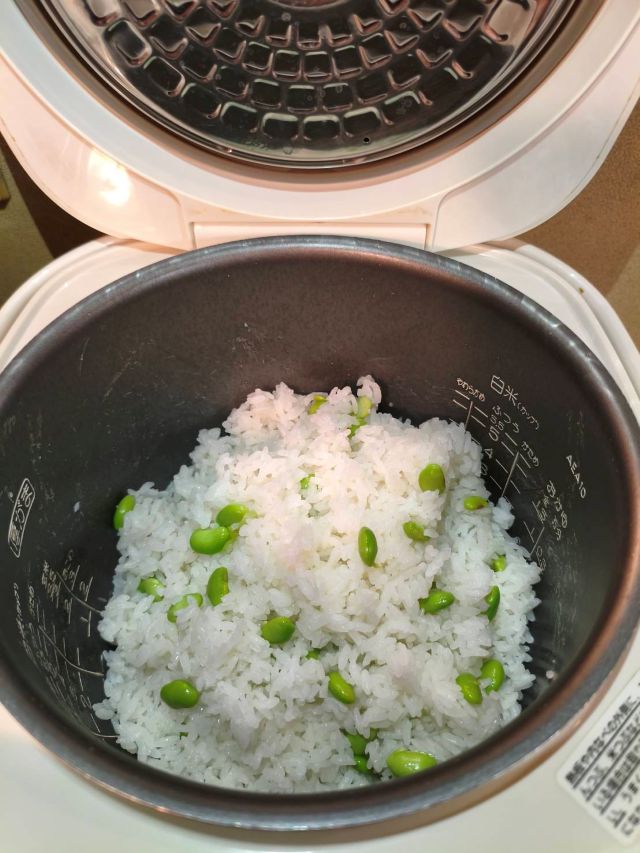 購入した枝豆で作った枝豆ご飯